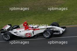 06.03.2004 Melbourne, Australia, F1, Saturday, March, Jenson Button, GBR, Lucky Strike BAR Honda, BAR006, Action, Track . Formula 1 World Championship, Rd 1, Australian Grand Prix Practice.  www.xpb.cc, EMail: info@xpb.cc - copy of publication required for printed pictures. Every used picture is fee-liable.c Copyright: photo4 / xpb.cc - LEGAL NOTICE: THIS PICTURE IS NOT FOR ITALY  AND GREECE  PRINT USE, KEINE PRINT BILDNUTZUNG IN ITALIEN  UND  GRIECHENLAND!