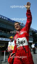 06.03.2004 Melbourne, Australia, F1, Saturday, March, Michael Schumacher, GER, Ferrari, celebrating after winning the Qualifying, Formula 1 World Championship, Rd 1, Australian Grand Prix. www.xpb.cc, EMail: info@xpb.cc - copy of publication required for printed pictures. Every used picture is fee-liable. c Copyright: xpb.cc