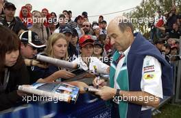 06.03.2004 Melbourne, Australia, F1, Saturday, March, Peter Sauber, SUI, Sauber, Teamchief, Team Principal, signs a few autographs.'Formula 1 World Championship, Rd 1, Australian Grand Prix. www.xpb.cc, EMail: info@xpb.cc - copy of publication required for printed pictures. Every used picture is fee-liable. c Copyright: xpb.cc
