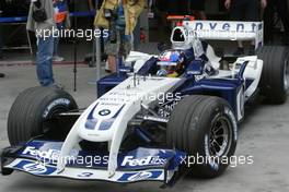 06.03.2004 Melbourne, Australia, F1, Saturday, March, Practice, Juan-Pablo Montoya, COL, Juan Pablo, BMW WilliamsF1 Team, FW26, Action, Track leaves the pits. Formula 1 World Championship, Rd 1, Australian Grand Prix. www.xpb.cc, EMail: info@xpb.cc - copy of publication required for printed pictures. Every used picture is fee-liable. c Copyright: xpb.cc