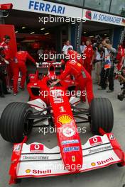 06.03.2004 Melbourne, Australia, F1, Saturday, March, Practice, Michael Schumacher, GER, Scuderia Ferrari Marlboro, F2004, Pitlane, Box, Garage. Formula 1 World Championship, Rd 1, Australian Grand Prix. www.xpb.cc, EMail: info@xpb.cc - copy of publication required for printed pictures. Every used picture is fee-liable. c Copyright: xpb.cc