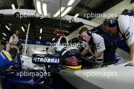 06.03.2004 Melbourne, Australia, F1, Saturday, March, Juan-Pablo Montoya, COL, Juan Pablo, BMW WilliamsF1 Team, FW26, Pitlane, Box, Garage. Formula 1 World Championship, Rd 1, Australian Grand Prix Practice.  www.xpb.cc, EMail: info@xpb.cc - copy of publication required for printed pictures. Every used picture is fee-liable.c Copyright: photo4 / xpb.cc - LEGAL NOTICE: THIS PICTURE IS NOT FOR ITALY  AND GREECE  PRINT USE, KEINE PRINT BILDNUTZUNG IN ITALIEN  UND  GRIECHENLAND!