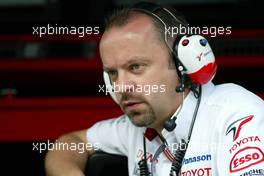 06.03.2004 Melbourne, Australia, F1, Saturday, March, Practice,  Mike Gascoyne, GBR, Toyota Racing technical director. Formula 1 World Championship, Rd 1, Australian Grand Prix. www.xpb.cc, EMail: info@xpb.cc - copy of publication required for printed pictures. Every used picture is fee-liable. c Copyright: xpb.cc