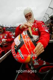 07.03.2004 Melbourne, Australia, F1, Sunday, March, Grid, Michael Schumacher, GER, Ferrari gets ready for the race. Formula 1 World Championship, Rd 1, Australian Grand Prix. www.xpb.cc, EMail: info@xpb.cc - copy of publication required for printed pictures. Every used picture is fee-liable. c Copyright: photo4 / xpb.cc - LEGAL NOTICE: THIS PICTURE IS NOT FOR ITALY  AND GREECE  PRINT USE, KEINE PRINT BILDNUTZUNG IN ITALIEN  UND  GRIECHENLAND!