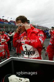 07.03.2004 Melbourne, Australia, F1, Sunday, March, Grid, Michael Schumacher, GER, Ferrari gets ready for the race. Formula 1 World Championship, Rd 1, Australian Grand Prix. www.xpb.cc, EMail: info@xpb.cc - copy of publication required for printed pictures. Every used picture is fee-liable. c Copyright: photo4 / xpb.cc - LEGAL NOTICE: THIS PICTURE IS NOT FOR ITALY  AND GREECE  PRINT USE, KEINE PRINT BILDNUTZUNG IN ITALIEN  UND  GRIECHENLAND!