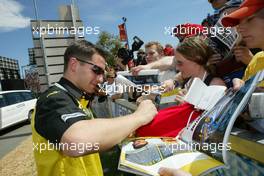 04.03.2004 Melbourne, Australia, F1, Thursday, March, Timo Glock, GER, Test Driver Jordan signs a few autographs. Formula 1 World Championship, Rd 1, Australian Grand Prix. www.xpb.cc, EMail: info@xpb.cc - copy of publication required for printed pictures. Every used picture is fee-liable. c Copyright: xpb.cc
