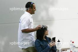 04.03.2004 Melbourne, Australia, F1, Thursday, March, Juan-Pablo Montoya, COL, BMW WilliamsF1 with Connie Montoya, Wife of Juan Pablo Montoya. Formula 1 World Championship, Rd 1, Australian Grand Prix. www.xpb.cc, EMail: info@xpb.cc - copy of publication required for printed pictures. Every used picture is fee-liable. c Copyright: photo4 / xpb.cc - LEGAL NOTICE: THIS PICTURE IS NOT FOR ITALY  AND GREECE  PRINT USE, KEINE PRINT BILDNUTZUNG IN ITALIEN  UND  GRIECHENLAND! 