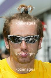 04.03.2004 Melbourne, Australia, F1, Thursday, March, Jarno Trulli, ITA, Renault F1 Team with a new haircut. Formula 1 World Championship, Rd 1, Australian Grand Prix. www.xpb.cc, EMail: info@xpb.cc - copy of publication required for printed pictures. Every used picture is fee-liable. c Copyright: photo4 / xpb.cc - LEGAL NOTICE: THIS PICTURE IS NOT FOR ITALY  AND GREECE  PRINT USE, KEINE PRINT BILDNUTZUNG IN ITALIEN  UND  GRIECHENLAND! 