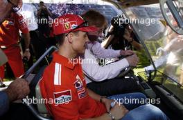 04.03.2004 Melbourne, Australia, F1, Thursday, March, Michael Schumacher, GER, Ferrari gets a lift in a golf cart by Ron Walker, AUS, Australian Grand Prix Corporation Chairman. Formula 1 World Championship, Rd 1, Australian Grand Prix. www.xpb.cc, EMail: info@xpb.cc - copy of publication required for printed pictures. Every used picture is fee-liable. c Copyright: xpb.cc