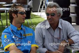 04.03.2004 Melbourne, Australia, F1, Thursday, March, Jarno Trulli, ITA, Renault F1 Team with Flavio Briatore, ITA, Renault, Teamchief, Managing Director. Formula 1 World Championship, Rd 1, Australian Grand Prix. www.xpb.cc, EMail: info@xpb.cc - copy of publication required for printed pictures. Every used picture is fee-liable. c Copyright: photo4 / xpb.cc - LEGAL NOTICE: THIS PICTURE IS NOT FOR ITALY  AND GREECE  PRINT USE, KEINE PRINT BILDNUTZUNG IN ITALIEN  UND  GRIECHENLAND! 