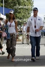 04.03.2004 Melbourne, Australia, F1, Thursday, March, Cora Schumacher, GER, Wife of Ralf Schumacher with Ralf Schumacher, GER, BMW WilliamsF1 . Formula 1 World Championship, Rd 1, Australian Grand Prix. www.xpb.cc, EMail: info@xpb.cc - copy of publication required for printed pictures. Every used picture is fee-liable. c Copyright: photo4 / xpb.cc - LEGAL NOTICE: THIS PICTURE IS NOT FOR ITALY  AND GREECE  PRINT USE, KEINE PRINT BILDNUTZUNG IN ITALIEN  UND  GRIECHENLAND! 