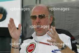 04.03.2004 Melbourne, Australia, F1, Thursday, March, David Richards, GBR, BAR, Teamchief, Team Principal. Formula 1 World Championship, Rd 1, Australian Grand Prix. www.xpb.cc, EMail: info@xpb.cc - copy of publication required for printed pictures. Every used picture is fee-liable. c Copyright: photo4 / xpb.cc - LEGAL NOTICE: THIS PICTURE IS NOT FOR ITALY  AND GREECE  PRINT USE, KEINE PRINT BILDNUTZUNG IN ITALIEN  UND  GRIECHENLAND! 