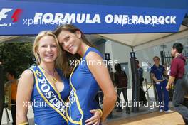 04.03.2004 Melbourne, Australia, F1, Thursday, March, Foser's Girls. Formula 1 World Championship, Rd 1, Australian Grand Prix. www.xpb.cc, EMail: info@xpb.cc - copy of publication required for printed pictures. Every used picture is fee-liable. c Copyright: xpb.cc
