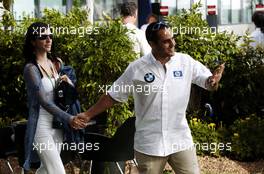 04.03.2004 Melbourne, Australia, F1, Thursday, March, Juan-Pablo Montoya, COL, BMW WilliamsF1 arrives at the circuit with Connie Montoya, wife of Juan Pablo Montoya. Formula 1 World Championship, Rd 1, Australian Grand Prix. www.xpb.cc, EMail: info@xpb.cc - copy of publication required for printed pictures. Every used picture is fee-liable. c Copyright: xpb.cc