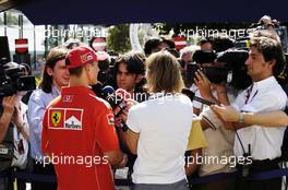 04.03.2004 Melbourne, Australia, F1, Thursday, March, Michael Schumacher, GER, Ferrari the centre of attention of the press. Formula 1 World Championship, Rd 1, Australian Grand Prix. www.xpb.cc, EMail: info@xpb.cc - copy of publication required for printed pictures. Every used picture is fee-liable. c Copyright: xpb.cc