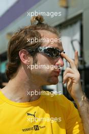 04.03.2004 Melbourne, Australia, F1, Thursday, March, Jarno Trulli, ITA, Renault F1 Team with his new haircut. Formula 1 World Championship, Rd 1, Australian Grand Prix. www.xpb.cc, EMail: info@xpb.cc - copy of publication required for printed pictures. Every used picture is fee-liable. c Copyright: photo4 / xpb.cc - LEGAL NOTICE: THIS PICTURE IS NOT FOR ITALY  AND GREECE  PRINT USE, KEINE PRINT BILDNUTZUNG IN ITALIEN  UND  GRIECHENLAND! 