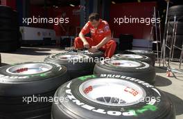 04.03.2004 Melbourne, Australia, F1, Thursday, March, Ferrari prepare their tyres. Formula 1 World Championship, Rd 1, Australian Grand Prix. www.xpb.cc, EMail: info@xpb.cc - copy of publication required for printed pictures. Every used picture is fee-liable. c Copyright: xpb.cc