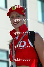 04.03.2004 Melbourne, Australia, F1, Thursday, March, Vodafone girl. Formula 1 World Championship, Rd 1, Australian Grand Prix. www.xpb.cc, EMail: info@xpb.cc - copy of publication required for printed pictures. Every used picture is fee-liable. c Copyright: reporter images / xpb.cc - LEGAL NOTICE: THIS PICTURE IS NOT FOR GREECE PRINT USE, KEINE PRINT BILDNUTZUNG IN GRIECHENLAND!