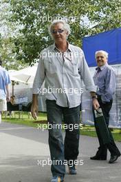 04.03.2004 Melbourne, Australia, F1, Thursday, March, Flavio Briatore, ITA, Renault, Teamchief, Managing Director. Formula 1 World Championship, Rd 1, Australian Grand Prix. www.xpb.cc, EMail: info@xpb.cc - copy of publication required for printed pictures. Every used picture is fee-liable. c Copyright: photo4 / xpb.cc - LEGAL NOTICE: THIS PICTURE IS NOT FOR ITALY  AND GREECE  PRINT USE, KEINE PRINT BILDNUTZUNG IN ITALIEN  UND  GRIECHENLAND! 