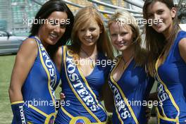 04.03.2004 Melbourne, Australia, F1, Thursday, March, Foster girls. Formula 1 World Championship, Rd 1, Australian Grand Prix. www.xpb.cc, EMail: info@xpb.cc - copy of publication required for printed pictures. Every used picture is fee-liable. c Copyright: xpb.cc