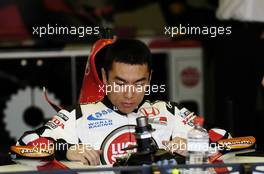 04.03.2004 Melbourne, Australia, F1, Thursday, March, Takuma Sato, JPN, Lucky Strike BAR Honda, BAR006, Pitlane, Box, Garage. Formula 1 World Championship, Rd 1, Australian Grand Prix. www.xpb.cc, EMail: info@xpb.cc - copy of publication required for printed pictures. Every used picture is fee-liable. c Copyright: xpb.cc