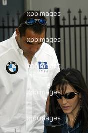 04.03.2004 Melbourne, Australia, F1, Thursday, March, Juan-Pablo Montoya, COL, BMW WilliamsF1 keeps an eye on Connie Montoya, Wife of Juan Pablo Montoya progress on the Nintendo Gameboy. Formula 1 World Championship, Rd 1, Australian Grand Prix. www.xpb.cc, EMail: info@xpb.cc - copy of publication required for printed pictures. Every used picture is fee-liable. c Copyright: photo4 / xpb.cc - LEGAL NOTICE: THIS PICTURE IS NOT FOR ITALY  AND GREECE  PRINT USE, KEINE PRINT BILDNUTZUNG IN ITALIEN  UND  GRIECHENLAND! 