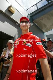 04.03.2004 Melbourne, Australia, F1, Thursday, March, Michael Schumacher, GER, Ferrari arrives at the circuit. Formula 1 World Championship, Rd 1, Australian Grand Prix. www.xpb.cc, EMail: info@xpb.cc - copy of publication required for printed pictures. Every used picture is fee-liable. c Copyright: xpb.cc