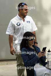 04.03.2004 Melbourne, Australia, F1, Thursday, March, Juan-Pablo Montoya, COL, BMW WilliamsF1 and Connie Montoya, Wife of Juan Pablo Montoya. Formula 1 World Championship, Rd 1, Australian Grand Prix. www.xpb.cc, EMail: info@xpb.cc - copy of publication required for printed pictures. Every used picture is fee-liable. c Copyright: photo4 / xpb.cc - LEGAL NOTICE: THIS PICTURE IS NOT FOR ITALY  AND GREECE  PRINT USE, KEINE PRINT BILDNUTZUNG IN ITALIEN  UND  GRIECHENLAND! 