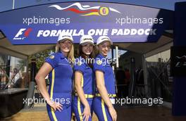04.03.2004 Melbourne, Australia, F1, Thursday, March, Foster's girls. Formula 1 World Championship, Rd 1, Australian Grand Prix. www.xpb.cc, EMail: info@xpb.cc - copy of publication required for printed pictures. Every used picture is fee-liable. c Copyright: xpb.cc
