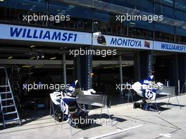 02.03.2004 Melbourne, Australia, F1, Tuesday, March, Feature, Box of BMW WilliamsF1, Formula 1 World Championship, Rd 1, Australian Grand Prix preperations. www.xpb.cc, EMail: info@xpb.cc - copy of publication required for printed pictures. Every used picture is fee-liable. c Copyright: xpb.cc