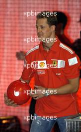 04.03.2004 Melbourne, Australia, F1, Thursday, March, Vodafone Event "Head2Head Challenge" at Vodafone Arena, Station, Michael Schumacher, GER, Ferrari - Formula 1 World Championship, Rd 1, Australian Grand Prix. www.xpb.cc, EMail: info@xpb.cc - copy of publication required for printed pictures. Every used picture is fee-liable. c Copyright: xpb.cc