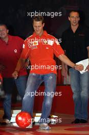04.03.2004 Melbourne, Australia, F1, Thursday, March, Vodafone Event "Head2Head Challenge" at Vodafone Arena, Station, Michael Schumacher, GER, Ferrari - Formula 1 World Championship, Rd 1, Australian Grand Prix. www.xpb.cc, EMail: info@xpb.cc - copy of publication required for printed pictures. Every used picture is fee-liable. c Copyright: xpb.cc