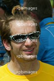 03.03.2004 Melbourne, Australia, F1, Wednesday, March, Jarno Trulli, ITA, Renault F1 Team with a new haircut. Formula 1 World Championship, Rd 1, Australian Grand Prix preperations. www.xpb.cc, EMail: info@xpb.cc - copy of publication required for printed pictures. Every used picture is fee-liable. c Copyright: photo4 / xpb.cc - LEGAL NOTICE: THIS PICTURE IS NOT FOR ITALY PRINT USE, KEINE PRINT BILDNUTZUNG IN ITALIEN!