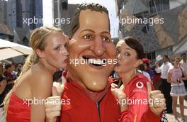 03.03.2004 Melbourne, Australia, F1, Wednesday, March, Michael Schumacher, GER, Ferrari look a like gets a kiss from a couple of Australian girls. Formula 1 World Championship, Rd 1, Australian Grand Prix preparations. www.xpb.cc, EMail: info@xpb.cc - copy of publication required for printed pictures. Every used picture is fee-liable. c Copyright: xpb.cc