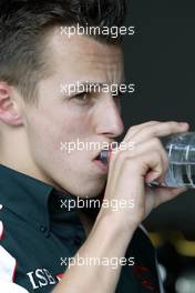 03.03.2004 Melbourne, Australia, F1, Wednesday, March, Christian Klien, AUT, Jaguar, has a drink whilst acclimatizing to the Australian heat, Formula 1 World Championship, Rd 1, Australian Grand Prix preparations. www.xpb.cc, EMail: info@xpb.cc - copy of publication required for printed pictures. Every used picture is fee-liable. c Copyright: xpb.cc