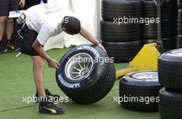 03.03.2004 Melbourne, Australia, F1, Wednesday, March, Michelin prepare their tyres for the weekend. Formula 1 World Championship, Rd 1, Australian Grand Prix preparations. www.xpb.cc, EMail: info@xpb.cc - copy of publication required for printed pictures. Every used picture is fee-liable. c Copyright: xpb.cc
