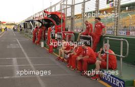 03.03.2004 Melbourne, Australia, F1, Wednesday, March, The Ferrari mechanics awiat for their car to return from the weigh in. Formula 1 World Championship, Rd 1, Australian Grand Prix preparations. www.xpb.cc, EMail: info@xpb.cc - copy of publication required for printed pictures. Every used picture is fee-liable. c Copyright: xpb.cc