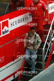 22.01.2004 Granollers, Spain, Michael Schumacher, GER, Ferrari arrives at the circuit for his first test after the Japanese Grand PrixThursday, January testing at the Circuit de Catalunya, Barclona, Spanien, Testfahrten