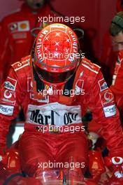 22.01.2004 Granollers, Spain, Michael Schumacher, GER, Ferrari, gets into his car for the first time after the Japanese Grand Prix. Thursday, January testing at the Circuit de Catalunya, Barclona, Spanien, Testfahrten