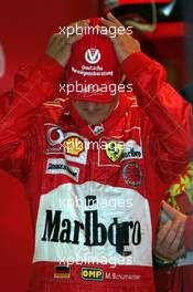 27.08.2004 Spa-Francorchamps, Belgium, F1, Friday, August, Michael Schumacher, GER, Scuderia Ferrari Marlboro, F2004, Pitlane, Box, Garage - Formula 1 World Championship, Practice, Rd 14, Belgium Grand Prix, BEL, Belgium