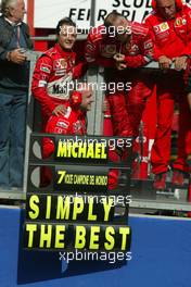 29.08.2004 Spa-Francorchamps, Belgium, F1, Sunday, August, Ferrari mechanics with a sign for Michael Schumacher - Formula 1 World Championship, Rd 14, Race,  Belgium Grand Prix, BEL, Belgium