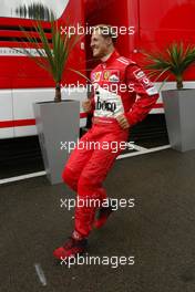 28.08.2004 Spa-Francorchamps, Belgium, F1, Saturday, August, ready to go, Michael Schumacher, GER, Ferrari in the paddock area before the qualyfying - Formula 1 World Championship, Qualifying, Rd 14, Belgium Grand Prix, BEL, Belgium