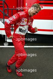 28.08.2004 Spa-Francorchamps, Belgium, F1, Saturday, August, ready to go, Michael Schumacher, GER, Ferrari in the paddock area before the qualyfying - Formula 1 World Championship, Qualifying, Rd 14, Belgium Grand Prix, BEL, Belgium