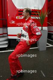 28.08.2004 Spa-Francorchamps, Belgium, F1, Saturday, August, ready to go, Michael Schumacher, GER, Ferrari in the paddock area before the qualyfying - Formula 1 World Championship, Qualifying, Rd 14, Belgium Grand Prix, BEL, Belgium