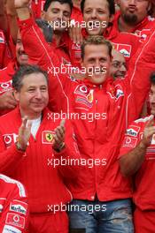 29.08.2004 Spa-Francorchamps, Belgium,  F1, Sunday, Ferrari Team group photo with Michael Schumacher (GER), Scuderia Ferrari Marlboro, Portrait (right) and Jean Todt (FRA), Team Manager Scuderia Ferrari Marlboro (left) - Formula 1 World Championship, Rd 14, Belgium Grand Prix, BEL, Belgium