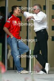 03.04.2004 Manama, Bahrain, F1, Saturday, April, Michael Schumacher, GER, Ferrari, talking with Willi Weber, GER, Driver - Manager, Portrait, Formula 1 World Championship, Rd 3, Bahrain Grand Prix, BHR