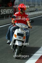 01.04.2004 Manama, Bahrain, F1, Thursday, April, Michael Schumacher, GER, Ferrari - goes on an sooter to whatch the track, Formula 1 World Championship, Rd 3, Bahrain Grand Prix, BHR