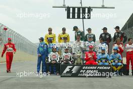 24.10.2004 Interlagos, Brazil, F1, Sunday, October, Michael Schumacher, GER, Ferrari is the last to arrive for the drivers photo and "donkey" from www.donkeydoesf1.co.uk is sitting in Michael Schumacher's seat - Formula 1 World Championship, Rd 18, Brazilian Grand Prix, BRA, Brazil