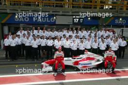 24.10.2004 Interlagos, Brazil, F1, Sunday, October, The Toyota team - Formula 1 World Championship, Rd 18, Brazilian Grand Prix, BRA, Brazil