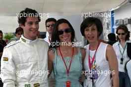 24.10.2004 Interlagos, Brazil, F1, Sunday, October, Bruno Senna with Bianca Senna and their mother Vivianne Senna - Formula 1 World Championship, Rd 18, Brazilian Grand Prix, BRA, Brazil